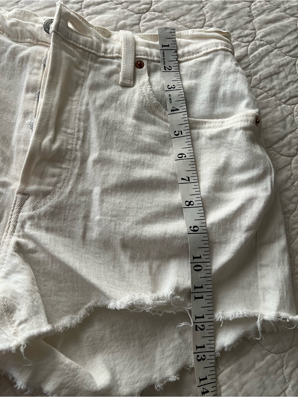 Levi's White Raw-Hem Denim Shorts - Picture 5 of 7